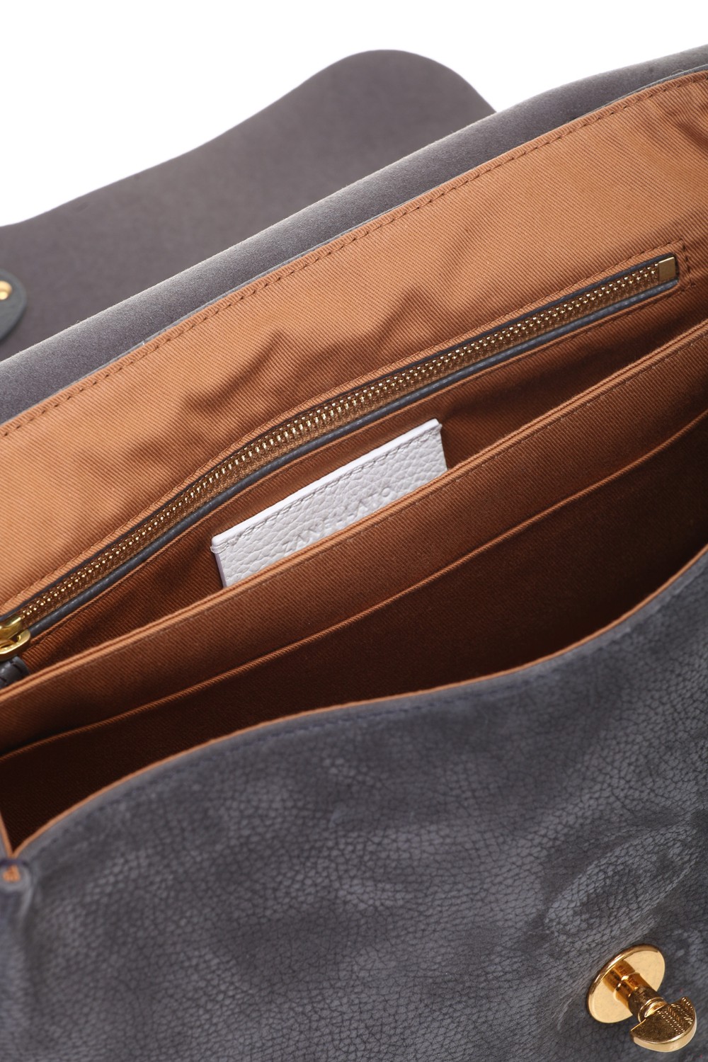 shop ZANELLATO  Borsa: Zanellato Postina Jones.
Caratterizzata dalla doppia chiusura.
Tracolla removibile ed allungabile.
Dettagli laminati all’interno e sulla tracolla.
Composizione: 100% Pelle.
Dimensioni: Larghezza 35,5 cm, Altezza 24 cm, Profondità 17 cm.
Luce del manico 11 cm.
Fabbricato in Italia.
Zanellato Postina Jones.
Caratterizzata dalla doppia chiusura.
Tracolla removibile ed allungabile.
Dettagli laminati all’interno e sulla tracolla.
Composizione: 100% Pelle.
Dimensioni: Larghezza 35,5 cm, Altezza 24 cm, Profondità 17 cm.
Luce del manico 11 cm.
Fabbricato in Italia.. 068090 0070 M JONES-Z0105 number 2746178